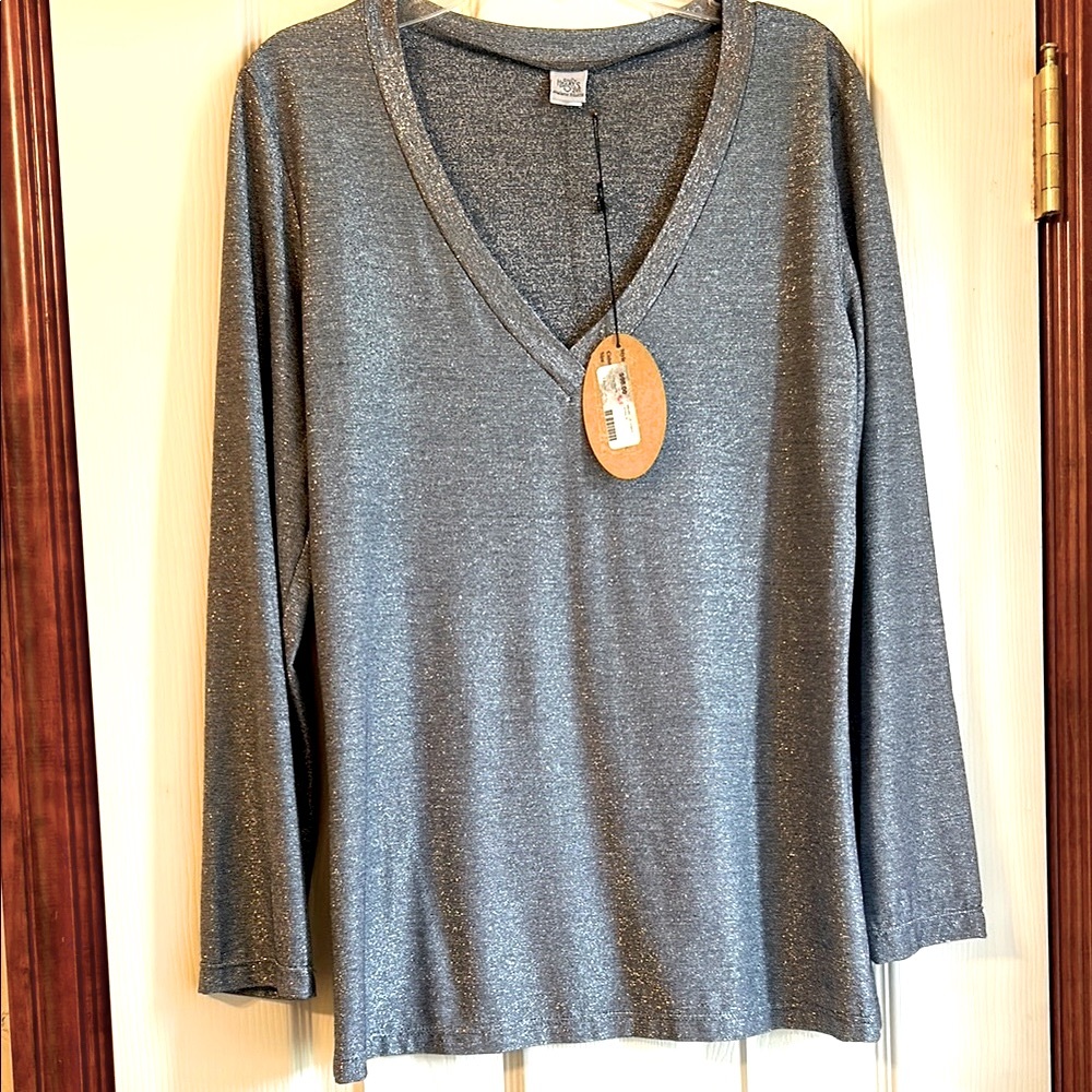 Only Hearts by Helena Stuart Long Sleeve V-Neck Top New With Tags